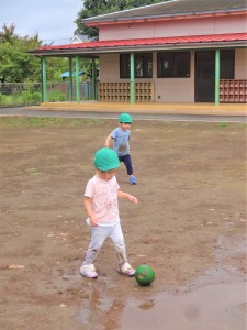 2022　8月19日　2歳児　どろんこ遊び　ボール遊び